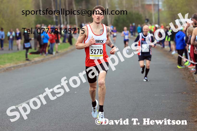 Senior mens relay, 2025 Elswick Harriers Good Friday Road Relays, Newburn, Newcastle upon Tyne. Photo: David T. Hewitson/Sports for All Pics